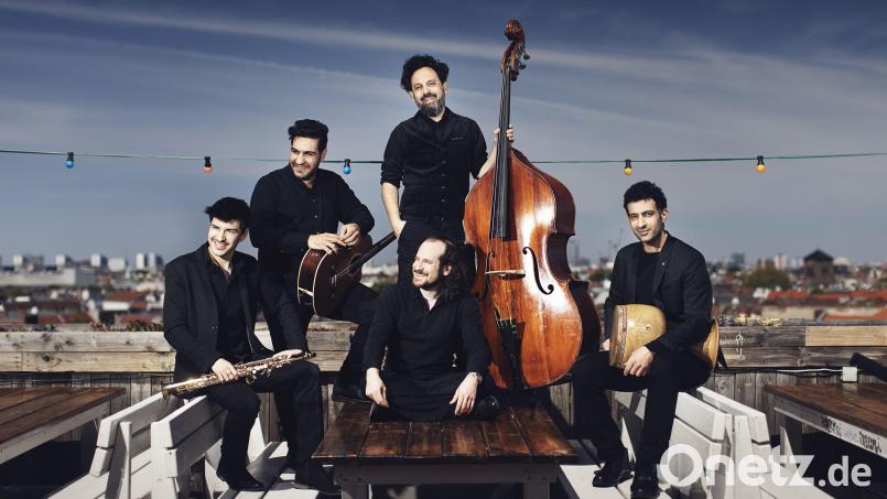 Israelische und iranische Musiker bringen ihr Projekt "Sistanagila" am 20. Oktober 2021 ins Musikomm in Amberg. Bild: Nikolaj Lund/exb