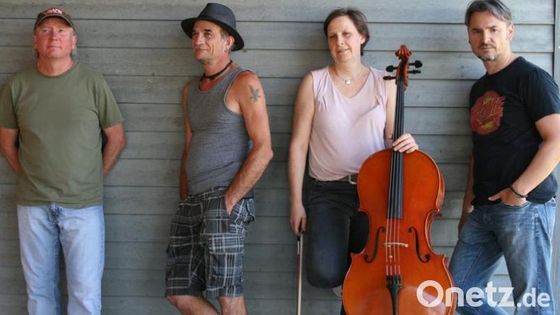 Rising Storm mit Cellistin Karin Ehrmann. Bild: Karin Forster/exb