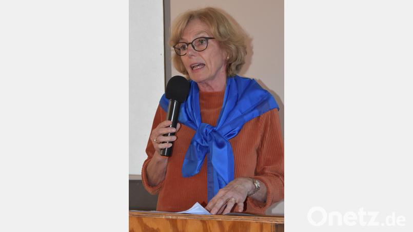 Frauenbund-Vorsitzende Doris Schreglmann erklärte bei der Jahreshauptversammlung die Aufgaben des Katholischen Frauenbundes. Bild: rgr