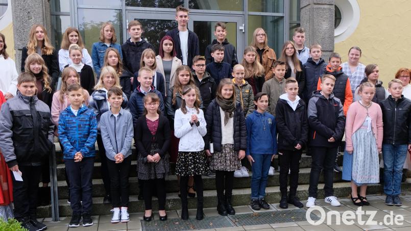 40 Buben und Mädchen wurden in Floß gefirmt. Bild: le