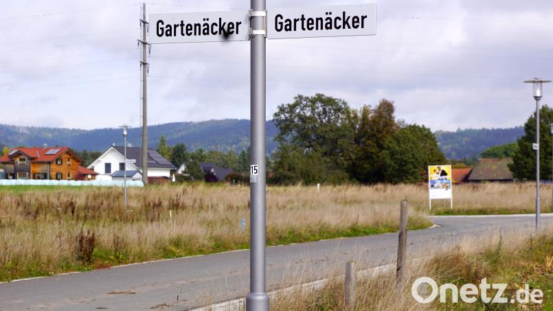 Die Straßen im Bauabschnitt II des Baugebiets Steinäcker haben jetzt einen offiziellen Namen. Die ersten Häuser nehmen dort bereits Gestalt an. Bild: bkr