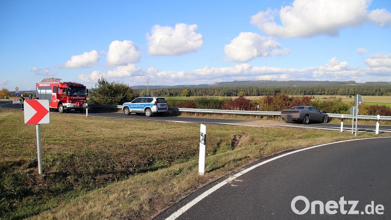 Die Kurve an der Abfahrt zum Netzaberg verpasste der junge Fahrer und fuhr in die Leitplanke. Bild: jma