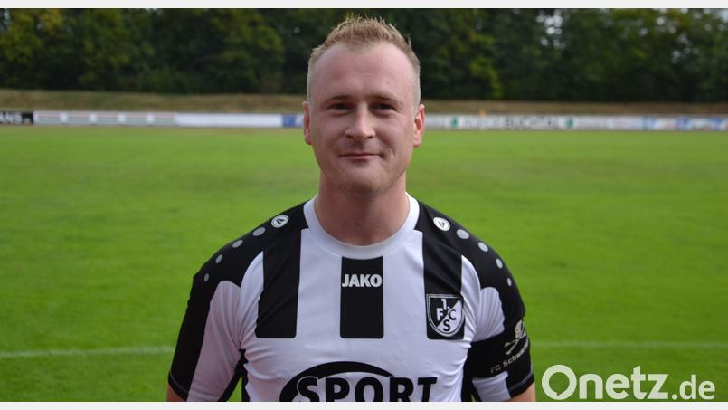 Schwarzenfelds Spielertrainer Matthias Messmann flog bei der 2:6-Niederlage in Viehhausen mit Gelb/Rot vom Platz. Bild: mr
