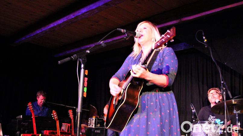 Claudia Koreck und ihre Band sorgten für gute Stimmung am Schafferhof Bild: stg