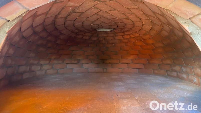 Ein wahres Kunstwerk verbirgt sich im Inneren des Backraums. Er besteht rein aus Lehm und Ziegeln. Bild: nza