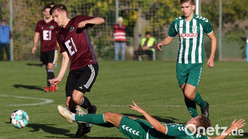 Marcel Kaiser (links) setzt sich hier gegen Xaver Müller (am Boden) durch. Bild: Michael Horling