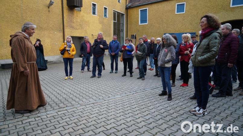Der Initiaktivkreis Tirschenreuth hatte zur historischen Stadtführung nach Kemnath eingeladen, die von den Mitgliedern des Heimatkundlichen Arbeits- und Förderkreises (HAK) gestaltet wurde. Bild: kaz