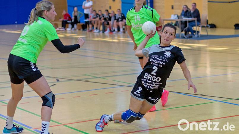 Eva Priller konnte sich hier gegen die Defensive der SG Regensburg durchsetzen und zur zwischenzeitlichen 22:21 Führung verwandeln (aus HV Oberviechtach - SG Regensburg, 23:24) Bild: Guenter Uschold