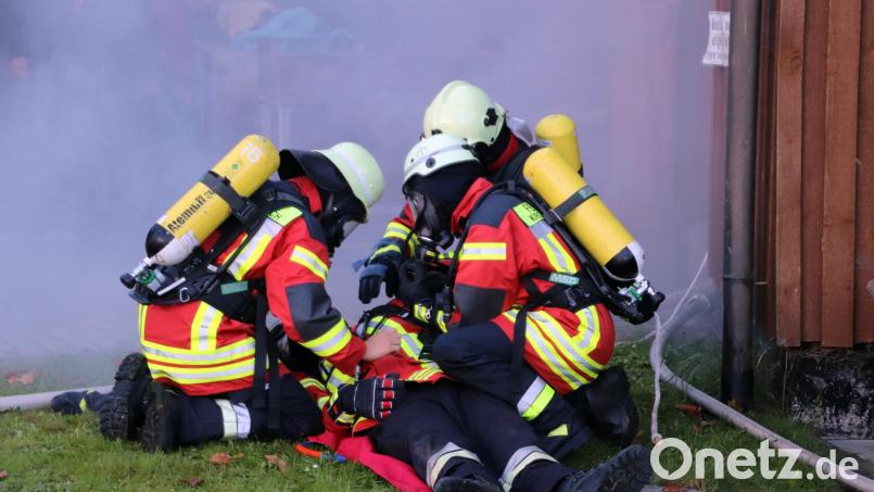 Ein Floriansjünger ist als Teil Übung &quot;verletzt&quot;. Auch diese Szene wurde realistisch eingespielt. Bild: jma