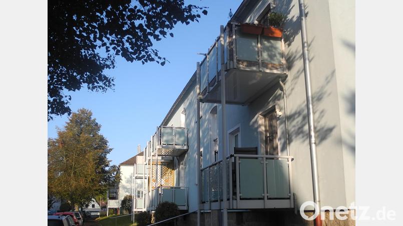 Viele Mietwohnungen wie hier im Bild in Tirschenreuth hat die Kewog renoviert und mit Balkonen ausgestattet. Bild: as
