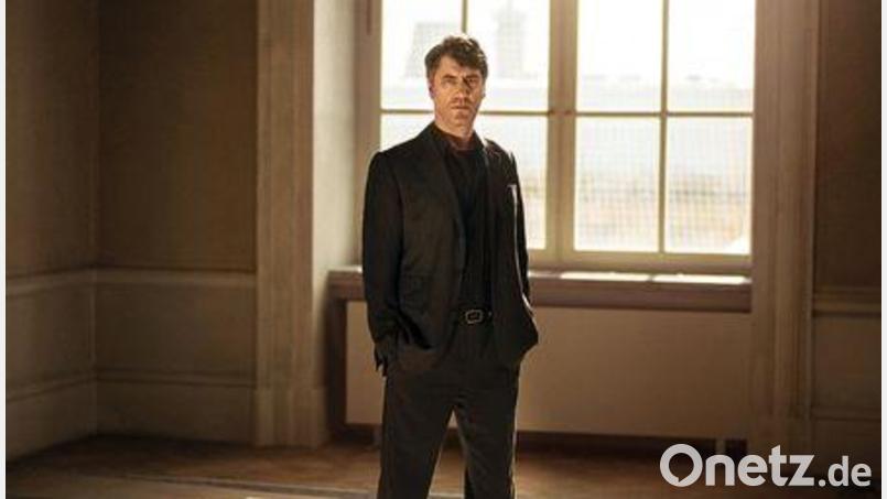 Holger Ohlmann wirkt in zahlreichen Opernproduktionen mit und singt nun die Franz Schuberts „Winterreise“ im Amberger Stadttheater. Bild: Robert Brembeck/exb