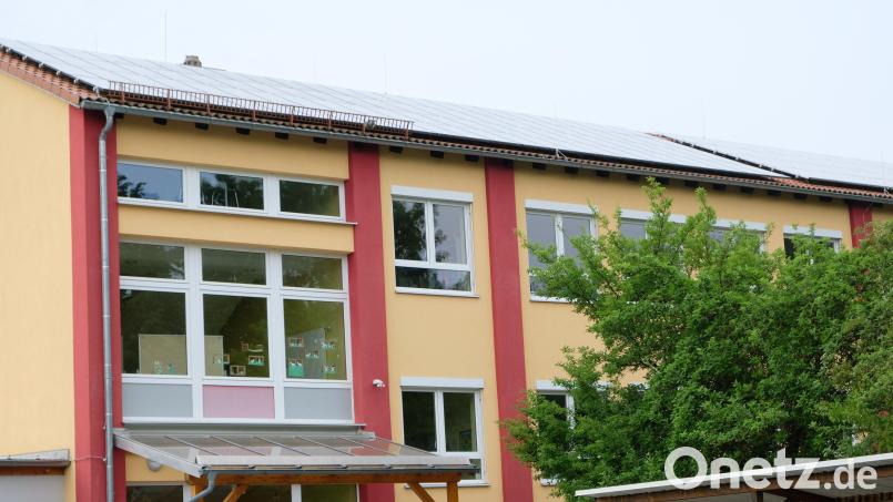 Die Gemeinde will den auf dem Schuldach erzeugten Sonnenstrom im Rahmen einer Klimaschutz-Offensive verstärkt für den Eigenverbrauch nutzen. Bild: do