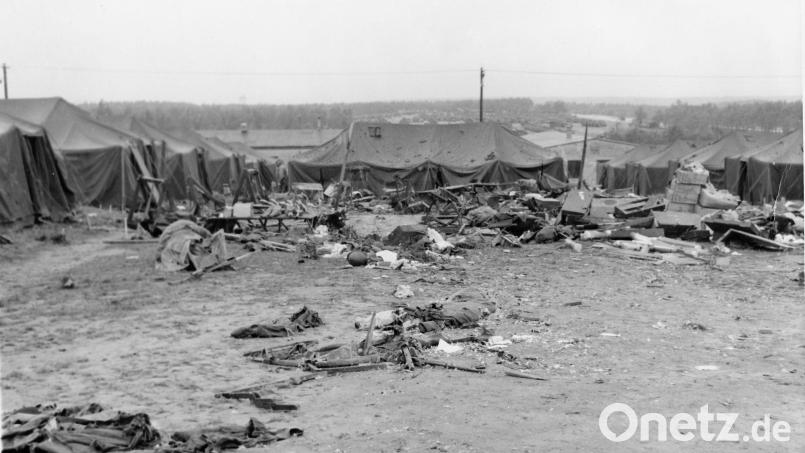 Die fehlgeleitete 21-cm-Granate einer US-Haubitze schoss drei Kilometer zu weit - und detonierte mitten im bewohnten Zelt-Camp &quot;Casserine&quot;. Die Explosion verwandelte das Areal in eine blutige Todeszone. Bild: U.S. Army