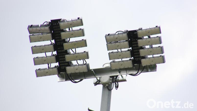 Eine neue Flutlichtanlage hat die DJK Falkenberg in den zurückliegenden Wochen aufgebaut. Bild: kro