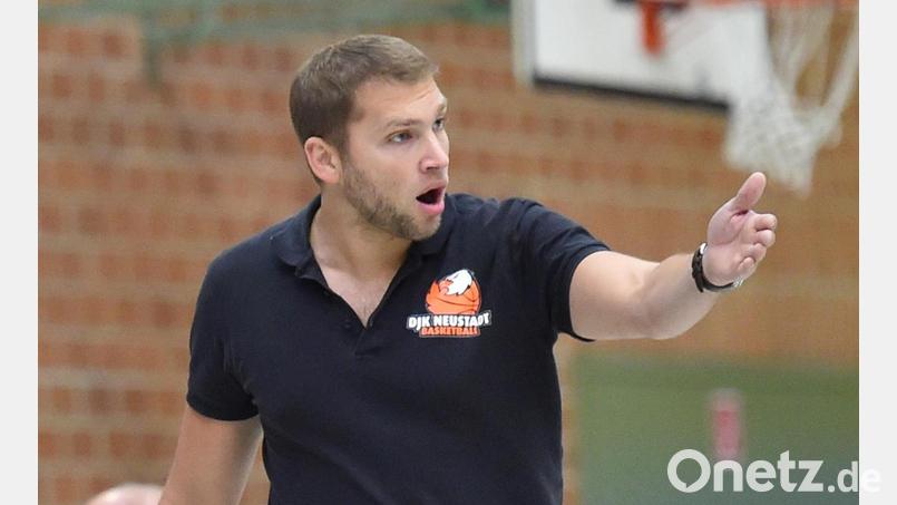Da half auch die energische Ansprache von Trainer Stefan Merkel nicht: Die DJK-Basketballer unterlagen bei der BG Litzendorf mit 31:74. Bild: A. Schwarzmeier
