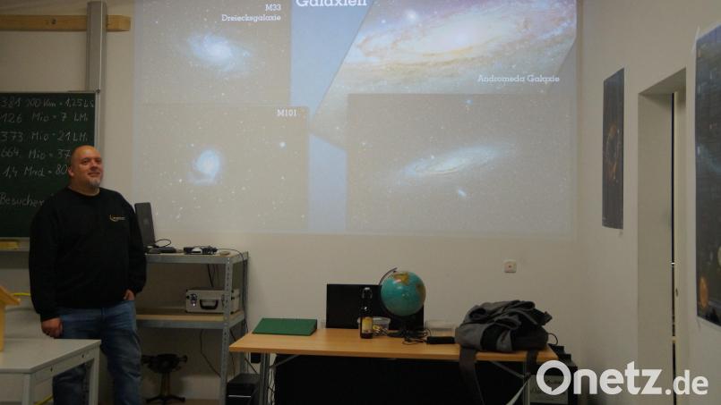Heiner Weiß ging im Vortragsraum auf die zeitintensive Astrofotografie ein. Bild: wel