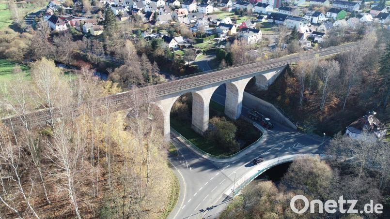 Die Eisenbahnbrücke Egertalviadukt in Marktleuthen bekommt Schallschutzwände. Bild: DB Netz AG/exb