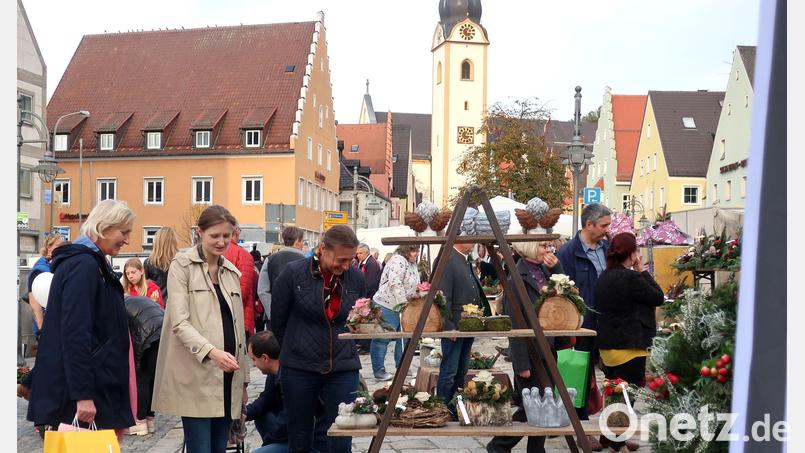 Am Sonntag, 24. Oktober, ist wieder "Kirchweih-Markt" auf dem Schwandorfer Marktplatz. Archivbild: Hirsch