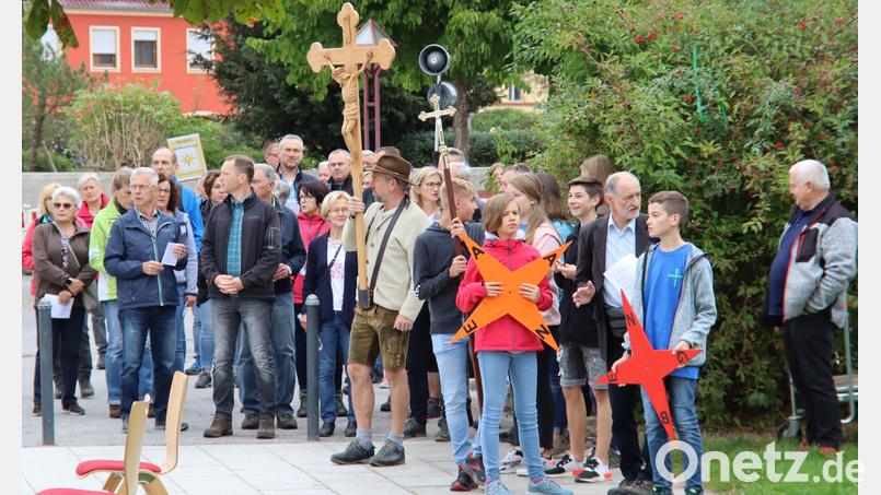 Groß war die Beteiligung der Gläubigen aus Schnaittenbach, Holzhammer, Neuersdorf und Kemnath an der Sternwallfahrt zum Vitusheim in Schnaittenbach. Bild: ads