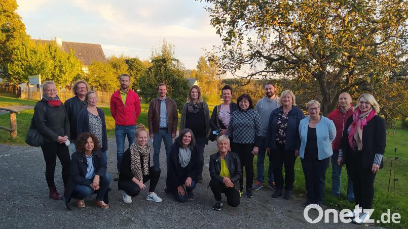 Die Gleichstellungsbeauftragte Helga Forster (rechts) gab den Familienbeauftragten der Landkreis-Kommunen wertvolle Tipps.. Bild: Dominik Hauser/exb