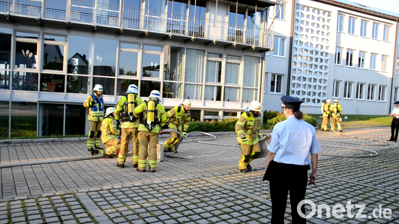 Die Aktiven der Feuerwehr sind voll der Sache, wenn es um das Absolvieren der Leistungsprüfung geht. Bild: Umberto Vicenzotto/exb
