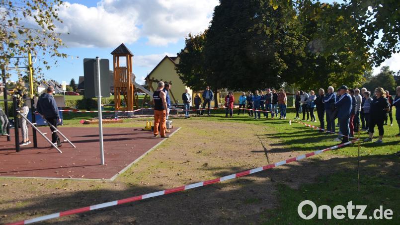 Vor zahlreichen Zaungästen wurde der SV-Fitnesspark eröffnet. Bild: ak