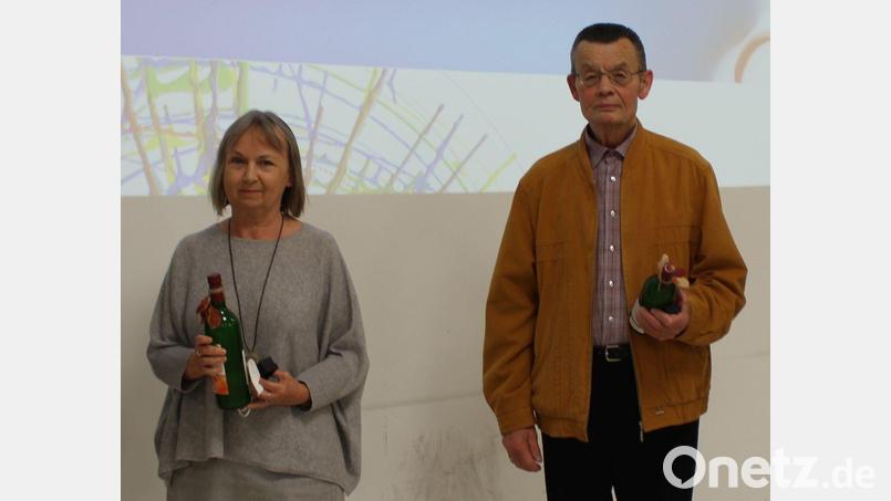 Für langjährige Mitgliedschaft geehrt: Regina Schmidt und Michael Schwab. Bild: Theresa Ströhl/exb