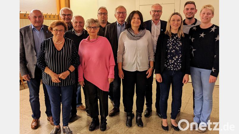 Manch Neue und viele Bewährte engagieren sich im Hahnbacher Hahnbacher Kulturausschuss (von links): Vorsitzender Georg Götz, Irmi Limbeck, Werner Koller, Erich Kelsch, Hildegard Gallitzendörfer, Christian Geilersdörfer, Willi Hofmann, Alexandra Fiedler, Bürgermeister Bernhard Lindner, Sibylle Saazer, Michael Kreft und Marion Bäumler. Bild: mma