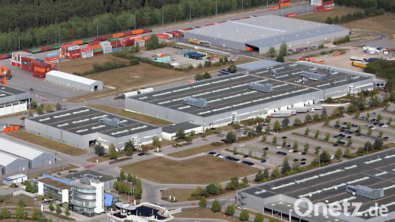 Hier will die IG Metall protestieren. Die Geschäftsleitung von Fehrer hatte im Juli bekannt gegeben, den Standort in Wackersdorf schließen zu wollen. Archivbild: Gerhard Götz