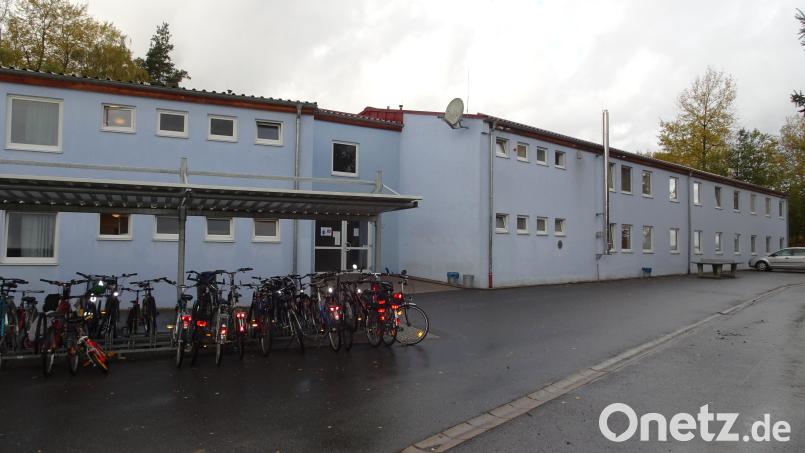 In der zentralen Gemeinschaftsunterkunft für Asylbewerber in Tirschenreuth stehen 168 Plätze zur Verfügung. Belegt sind davon knapp 100. Bild: rti