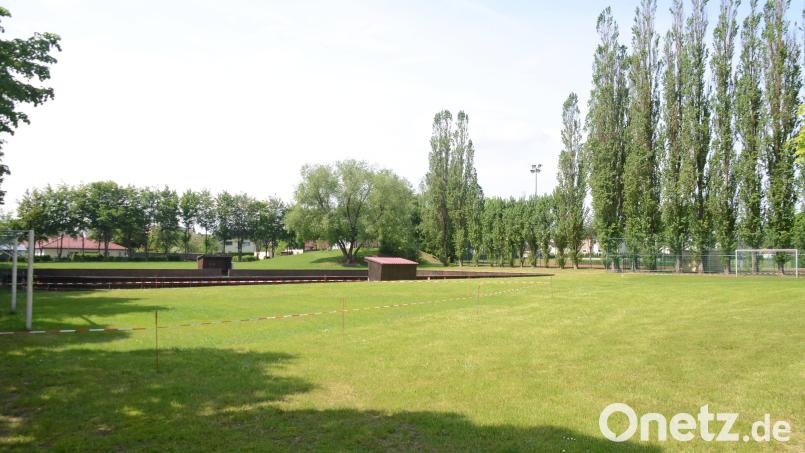 Einer der Schwerpunkte des Integrierten Städtebaulichen Entwicklungskonzeptes ist auch der Bereich Bolzplatz und Eisbahn inmitten der Ortschaft zwischen Bahnhof und Sportarena. Archivbild: ak