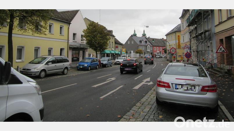 Die Planung zur Verlegung der Bundesstraße 299, die bislang durch die Innenstadt von Waldsassen verläuft, beschäftigt am Montag, 25. Oktober, den Stadtrat in öffentlicher Sitzung. Bild: kgg