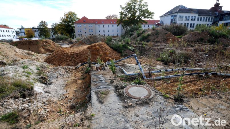 Auf dieser noch freien Fläche hinter dem ehemaligen Bettenhaus entsteht der 30 Millionen Euro teure Neubau der Bayern Care GmbH aus Erlangen. Bild: Stephan Huber