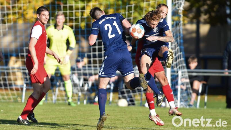 Für die SpVgg Schirmitz war die 1:2-Heimniederlage eine bittere Pille. Am Sonntag müssen die Dütsch-Schützlinge erneut auf eigenem Gelände ran, es kommt Titelfavorit SV Grafenwöhr. Bild: Büttner, Gerhard