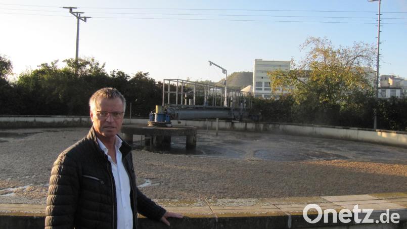 Die Schaumkrone im Klärbecken geht auch auf Öle und Fett zurück, die nicht über das Abwasser antsorgt werden sollten. Bild: fg