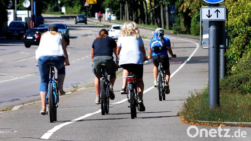 Radfahrer haben es im Amberg nicht immer leicht. Die Stadt will hier nun helfen. Der Beitritt zur Arbeitsgemeinschaft fahrradfreundlicher Kommunen soll vieles einfacher machen. Archivbild: Stephan Huber