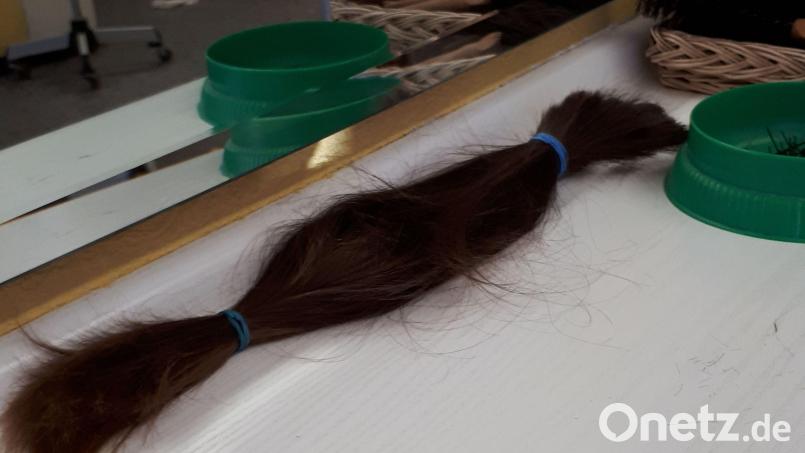 Der Zopf, der gespendet werden soll. Bild: ge