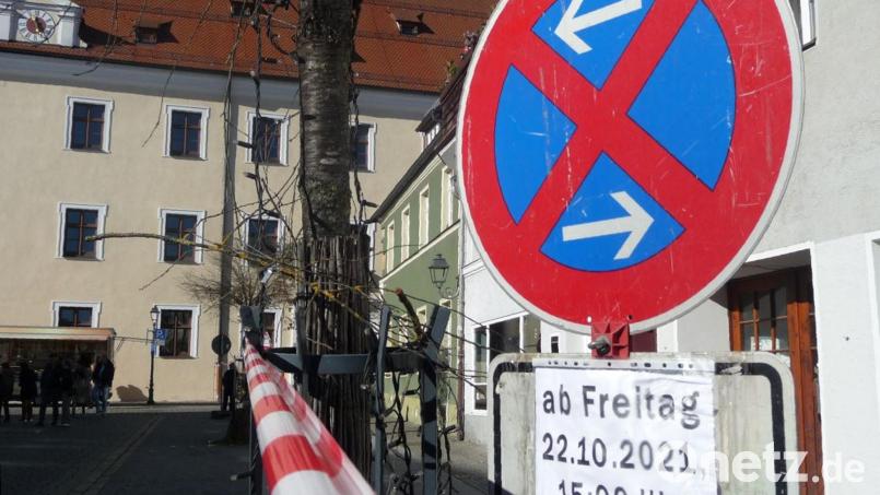 Auf dieser Seite der Georgenstraße werden ab Montag, 25. Oktober, neue Bäume gepflanzt. Die Sperrungen, die wegen des Krügelmarkts eingerichtet wurden, bleiben vorerst erhalten. Bild: tk