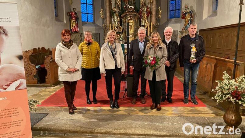 Von links: Andrea Gollwitzer, Elisabeth Schieder, Andrea Lang, Robert Lindner, Heidi Reil, Wilfried Römischer und Wolfgang Göldner Bild: privat/exb