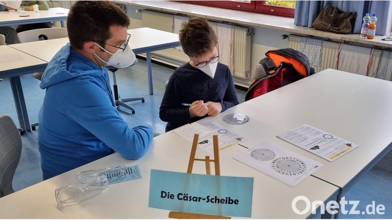 Bei einem MINT-Tag konnten Kinder in Begleitung ihrer Eltern allerhand ausprobieren. Bild: Realschule im Stiftland/exb