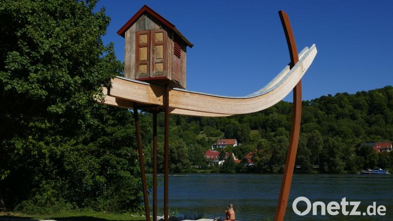 Der in Waldthurn geborene Künstler &quot;Wigg&quot; Bäuml schuf dieses reizende Kunstwerk am Donauufer bei Mariaort. Bild: Johann Gmeiner/exb