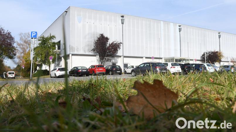 Bis 2023 soll sich hier in der Mehrzweckhalle in Weiden etwas tun. Der Sportbeirat plant eine Teilsanierung. Der erste Schritt, die Aufnahme in das Förderprogramm des Bundes, habe schon geklappt. Bild: Gabi Schönberger