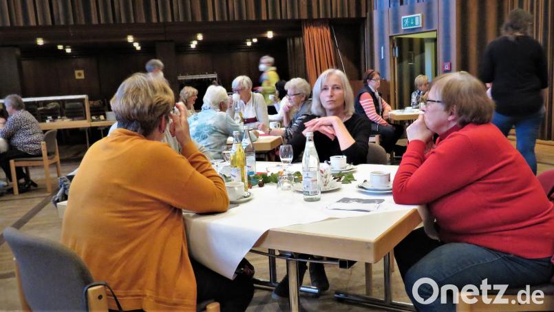 Die Gäste ließen es sich bei Kaffee und Kuchen gut gehen. Bild: ubb