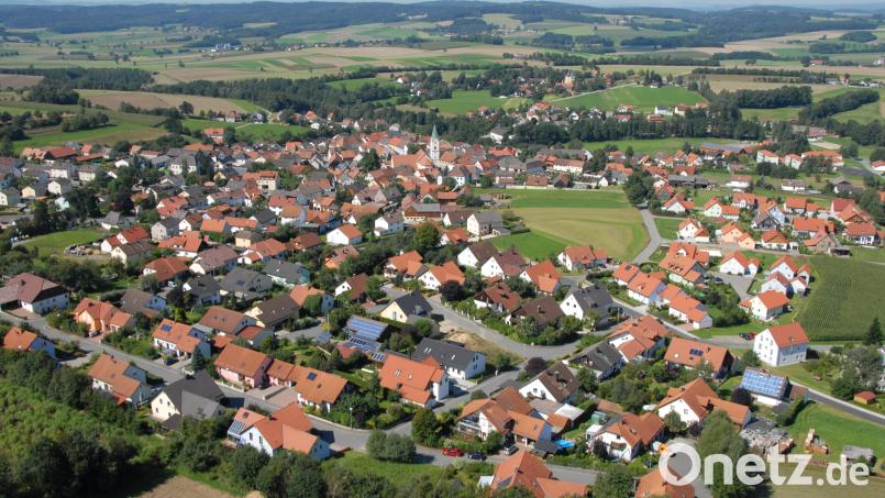Luftaufnahme der Gemeinde Waldthurn - eine der diesjährigen Gewinner des &quot;Gütesiegel Heimatdorf&quot;. Luftbild: Ascherl