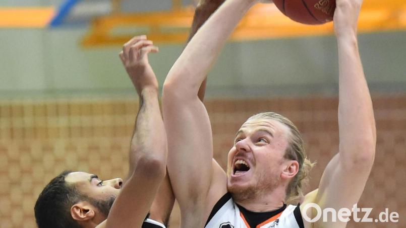 Jonas Meißner (rechts) war mit 18 Punkten bester Scorer der DJK Neustadt. Bild: A. Schwarzmeier