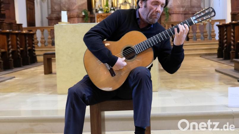 Saitenglühen mit Stargitarrist Philippe Cornier in Speinshart. Bild: do