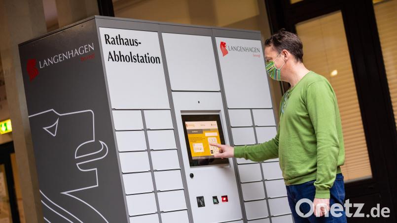 Für die Ausgabe von Ausweisen an Abholstationen – im Bild ein Terminal in Langenhagen – gibt es in Bayern noch rechtliche Vorbehalte. Bild: Moritz Frankenberg/dpa