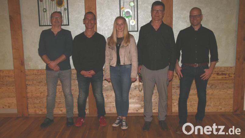 Den von drei auf fünf Personen erweiterten Vorstand des ASV Michelfeld bilden (von links) Andreas Trips (Vorstand Finanzen), Manfred Kohl (Vorstand Fasching), Miriam Lindner (Vorstand Fitness), Dieter Hofmann (Vorstand Verwaltung) und Thomas Gsell (Vorstand Fußball). Bild: obl