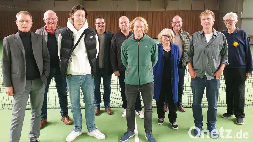 Mit diesem Vorstand geht die TG Neunkirchen in die nächsten Jahre: (von links) Uwe Dressel, Günter Spannl, Philipp Wurzer, Marc Steinsdörfer, Harry Wolfram, Felix Buchner, Ute Schröer, Frank Schröer, Matthias Reichel und Heinz Petz. Es fehlen: Jürgen Rottenberger, Richard Schwarzmeier, Gerd Kraft, Stephan Landgraf, Franz Reger, Jochen Runkel, Gerhard Specht, Fritz Kritzenthaler und Christian Meister. Bild: lst/exb