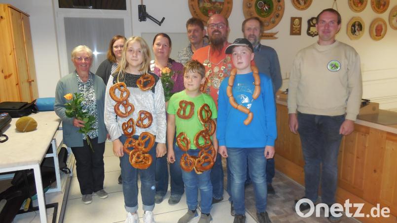 Der Verein "Wildschütz" Prackendorf zeichnete die neuen Würdenträger und die Sieger des Kirchweihschießens aus. Bild: rro